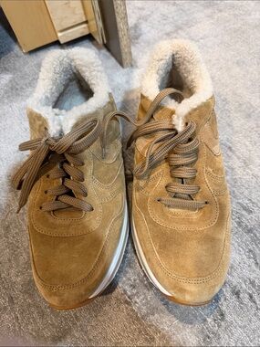 Voile Blanche  Tan Suede Fleece-Lined Sneakers